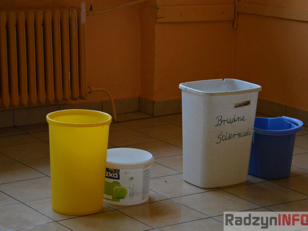 Szkołę zalało, stołówka działa - rozmowa z dyrektor SP I