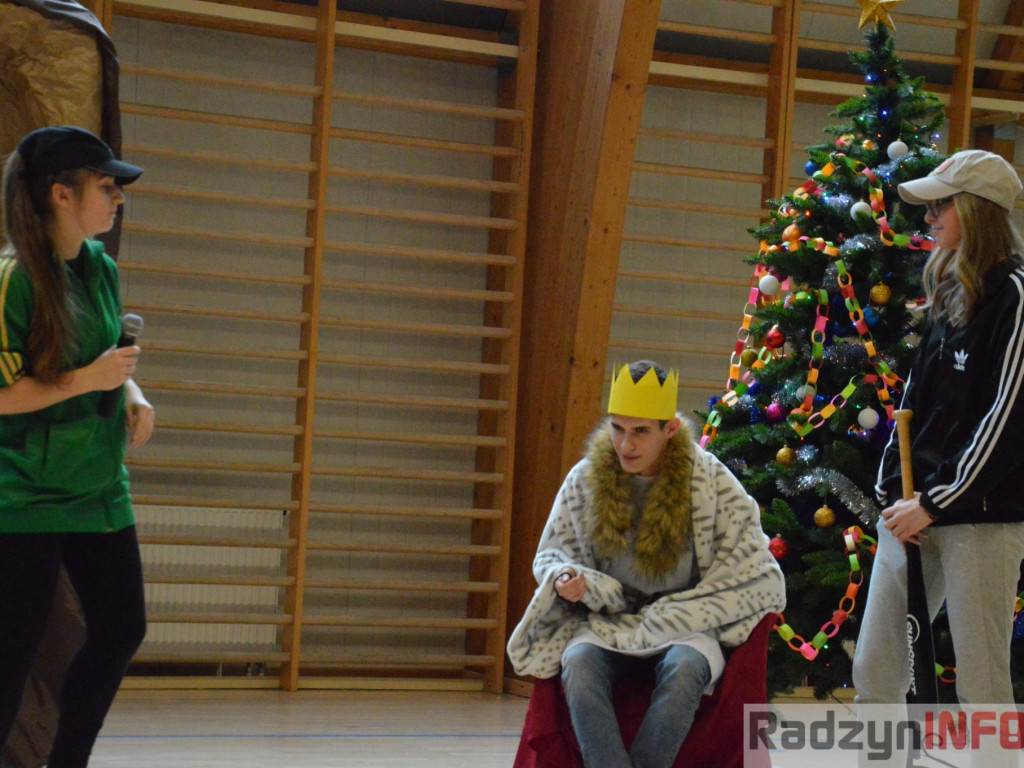 Wesołe jasełka w I LO