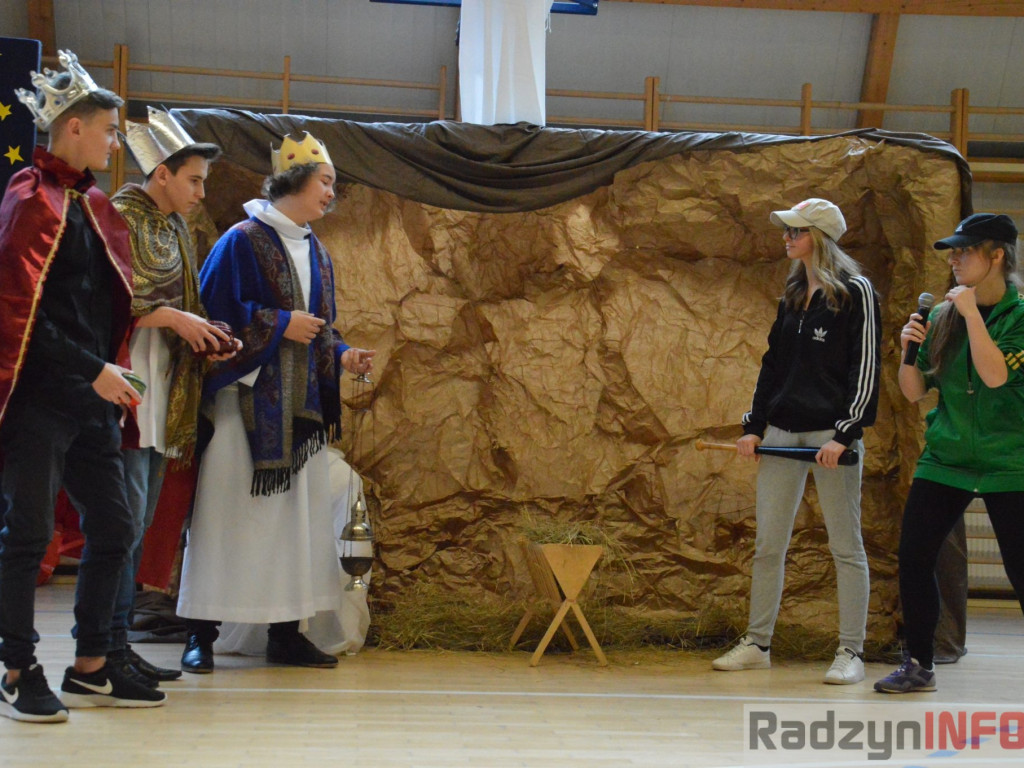 Wesołe jasełka w I LO