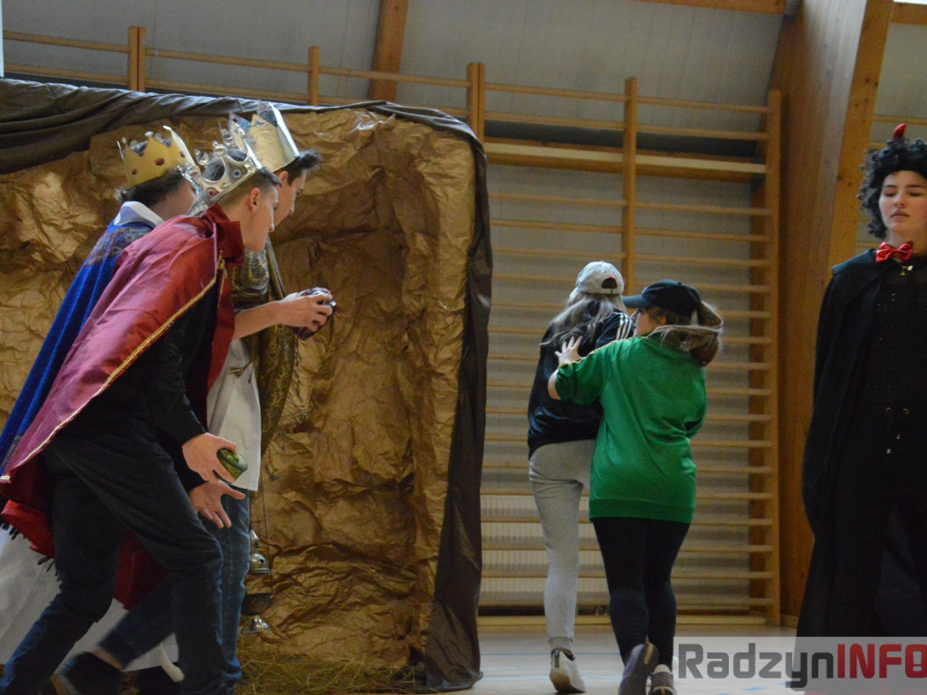 Wesołe jasełka w I LO