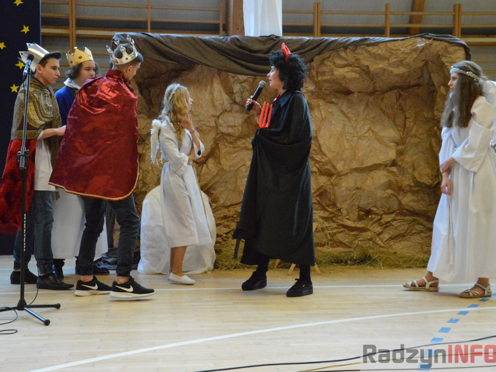 Wesołe jasełka w I LO