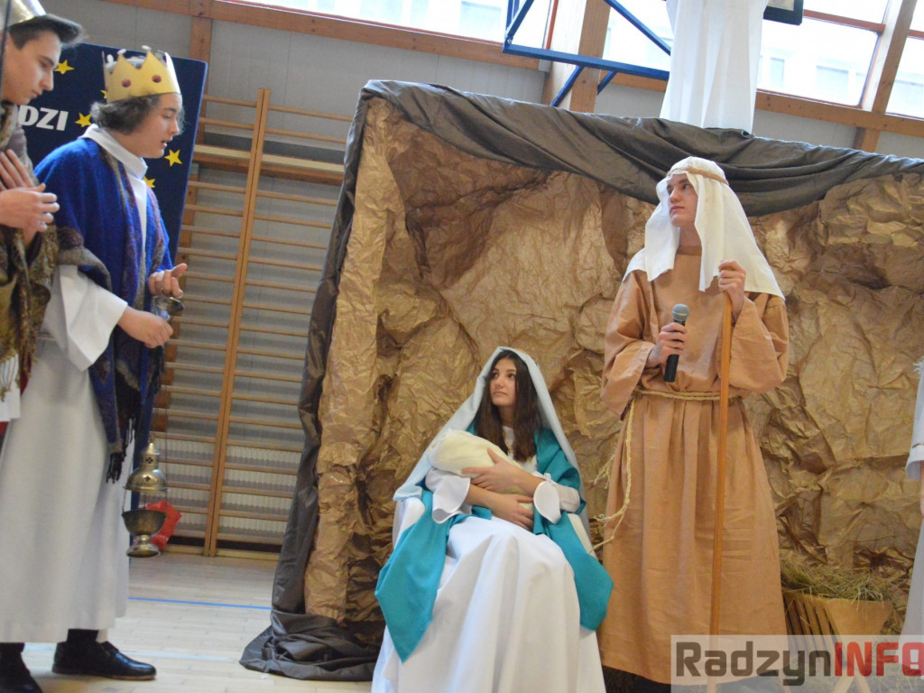 Wesołe jasełka w I LO