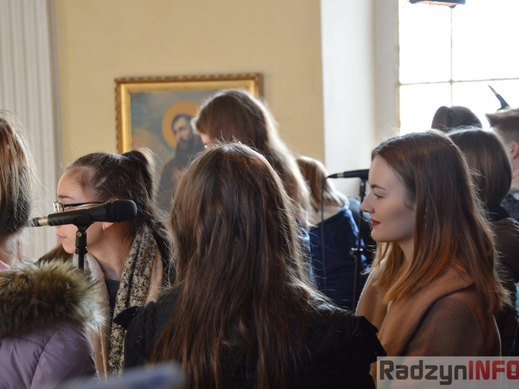 Kolęda z chórem młodzieżowym