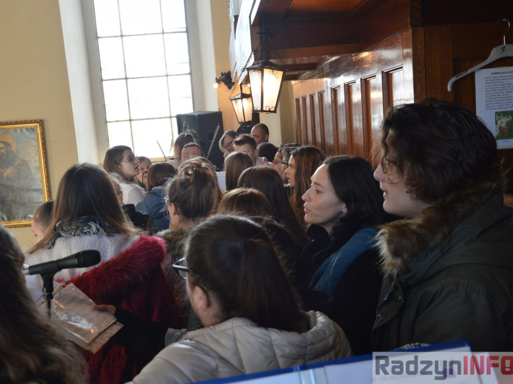 Kolęda z chórem młodzieżowym