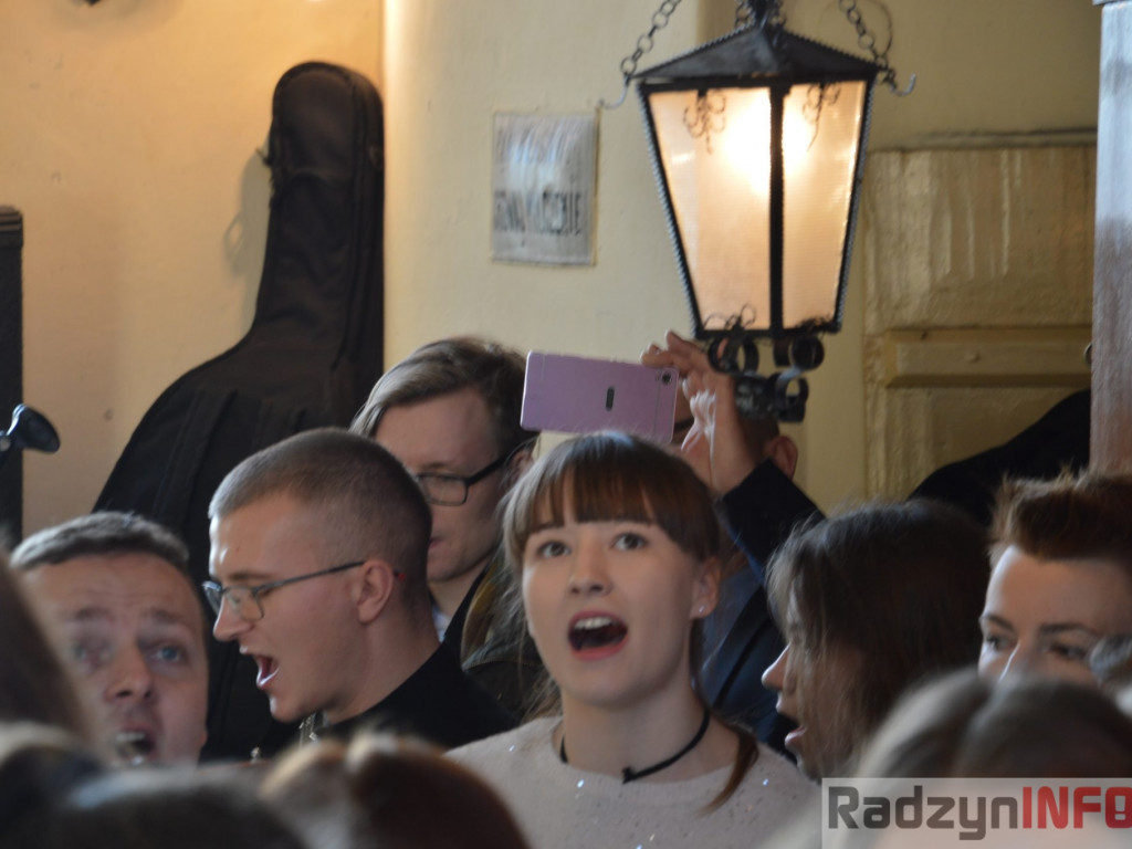 Kolęda z chórem młodzieżowym