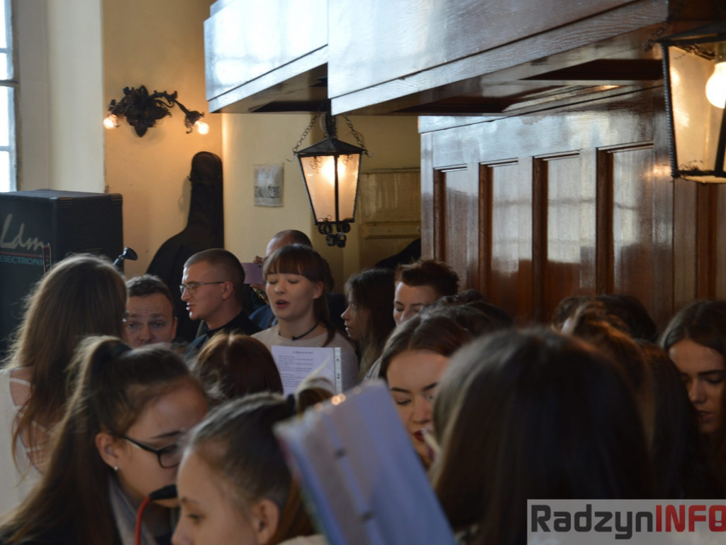 Kolęda z chórem młodzieżowym