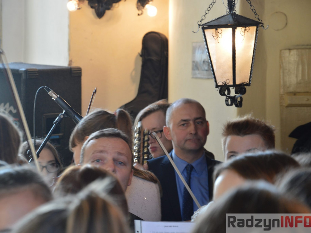 Kolęda z chórem młodzieżowym