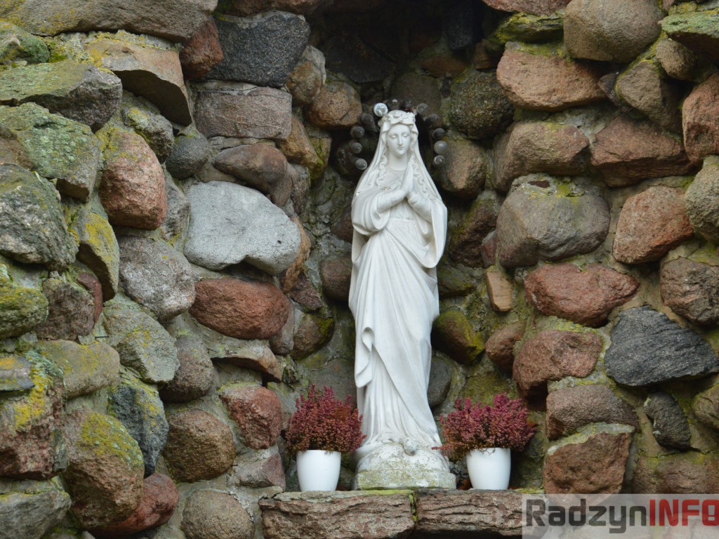 Ostrówki nie gęsi, swoją szopkę mają