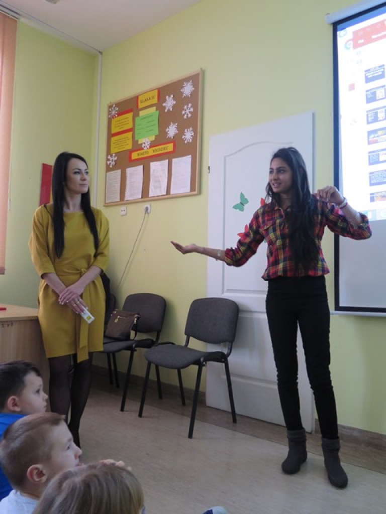 Językowy wolontariat w Szkole Podstawowej w Domaszewnicy