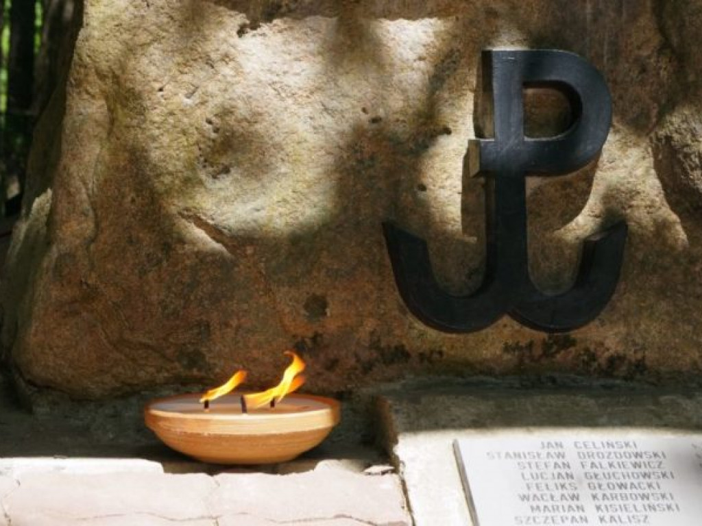 Blizna na twarzy Ojczyzny - uroczystości na Uroczysku 