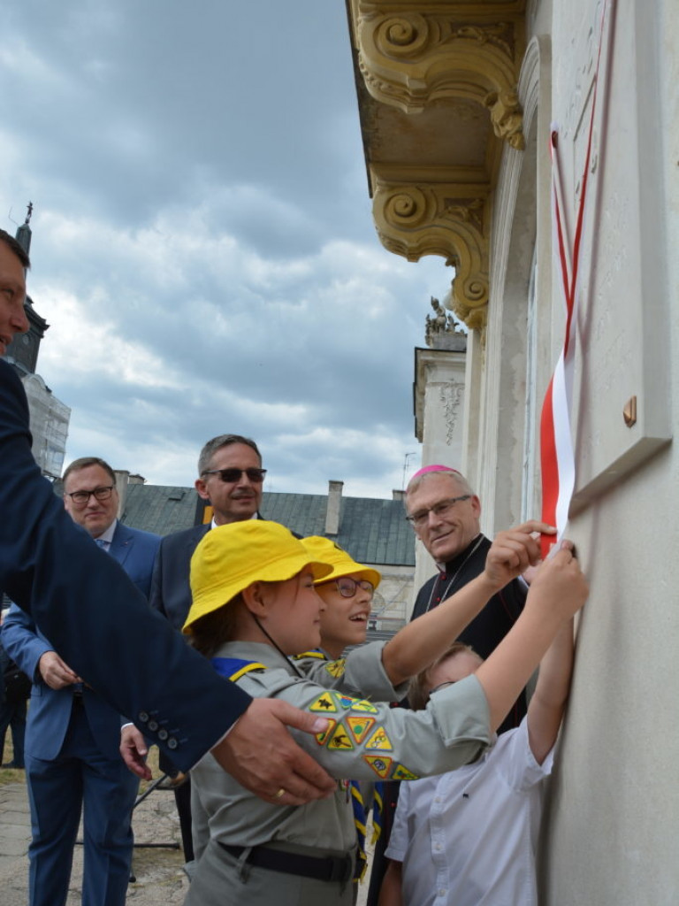 Odsłonięto pamiątkową tablicę na Pałacu Potockich