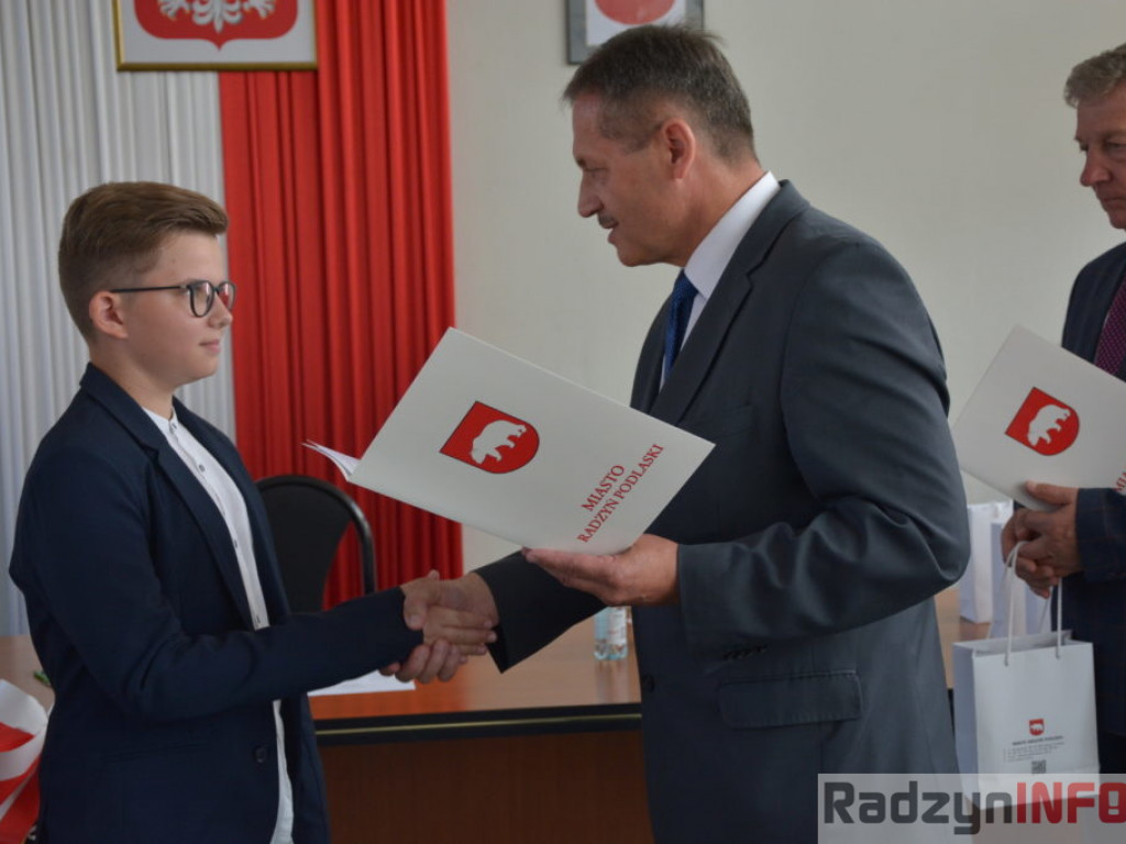 Miasto nagrodziło zwycięzców konkursów szkolnych i olimpiad