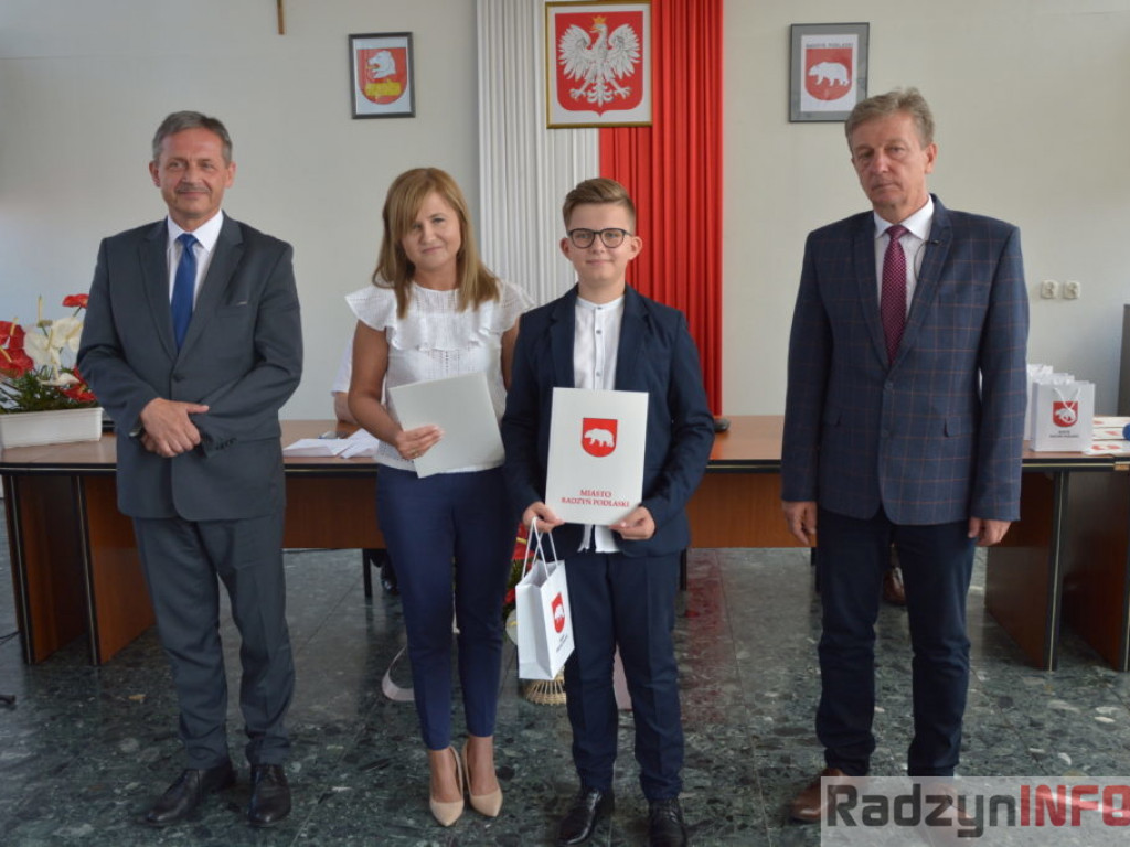 Miasto nagrodziło zwycięzców konkursów szkolnych i olimpiad