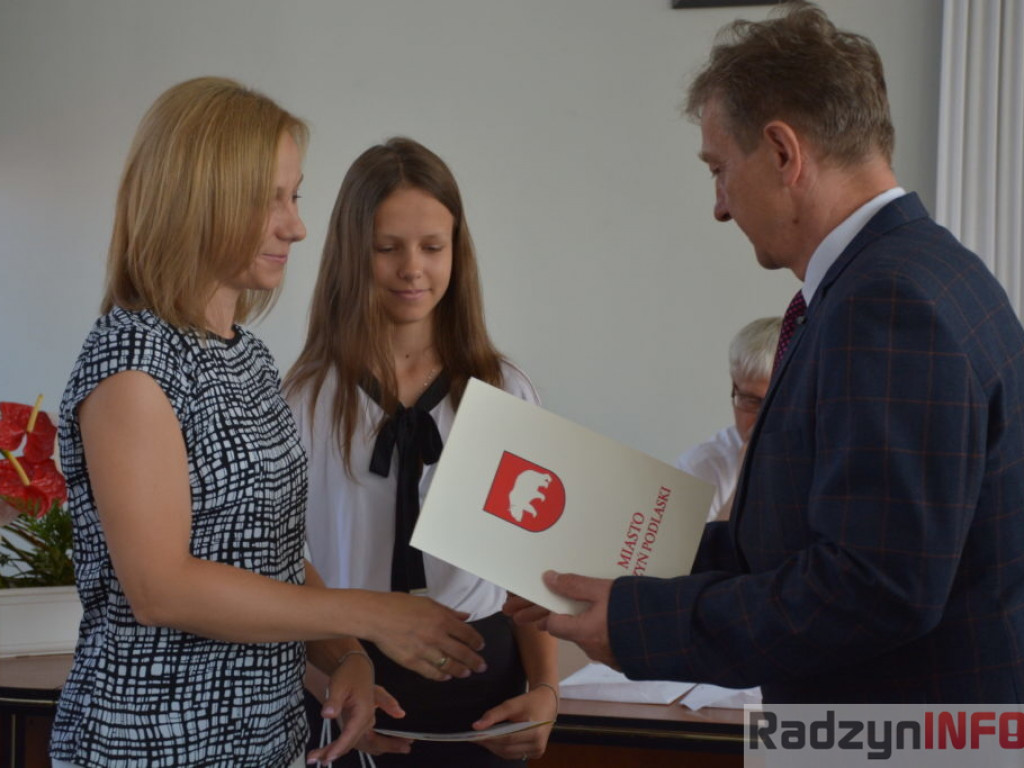 Miasto nagrodziło zwycięzców konkursów szkolnych i olimpiad