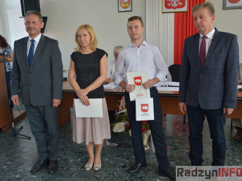Miasto nagrodziło zwycięzców konkursów szkolnych i olimpiad