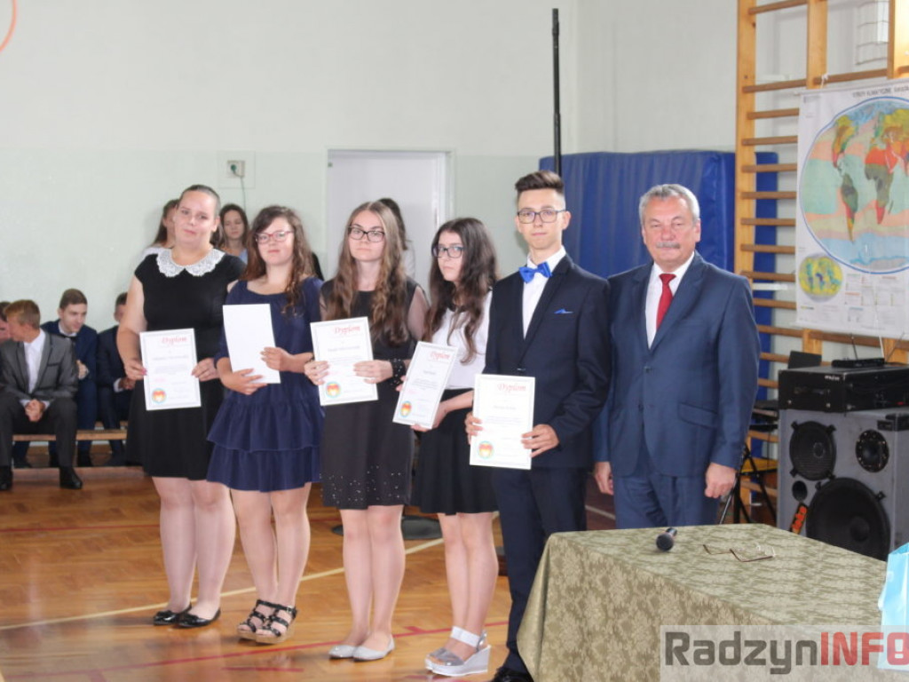 Odebrali świadectwa i rozpoczęli wakacje