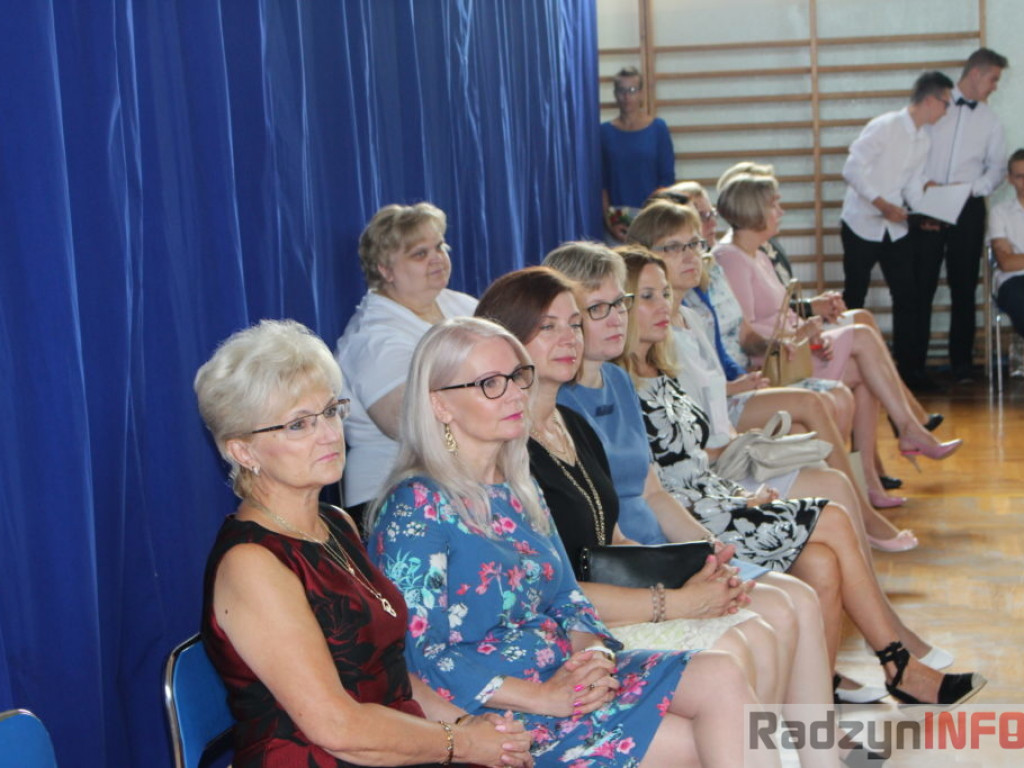 Odebrali świadectwa i rozpoczęli wakacje