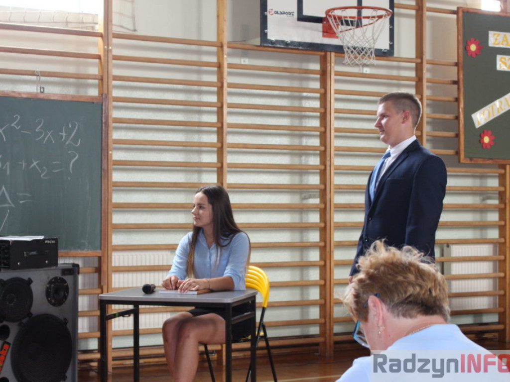 Odebrali świadectwa i rozpoczęli wakacje