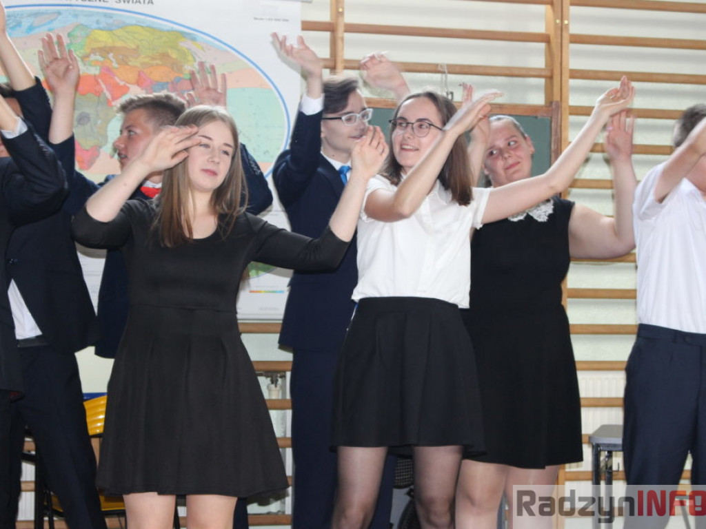 Odebrali świadectwa i rozpoczęli wakacje