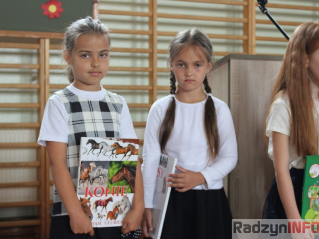 Odebrali świadectwa i rozpoczęli wakacje