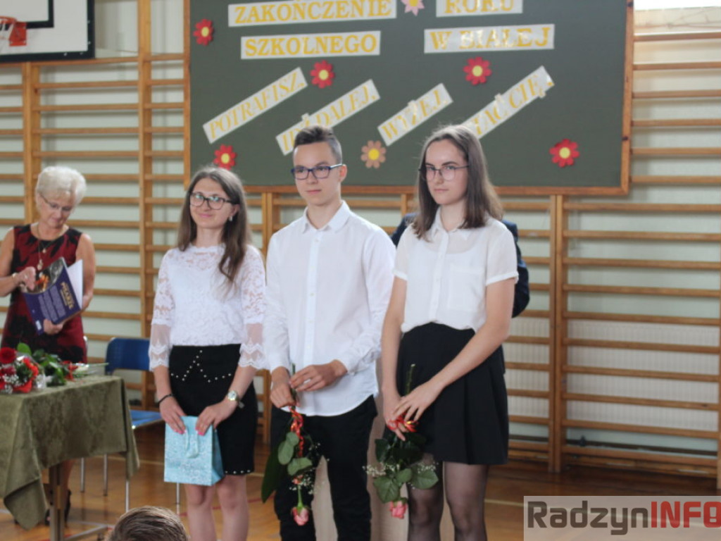 Odebrali świadectwa i rozpoczęli wakacje