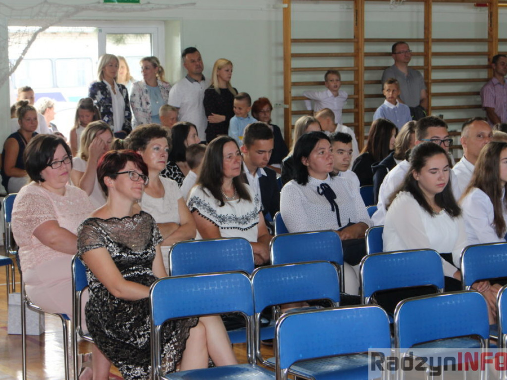 Odebrali świadectwa i rozpoczęli wakacje