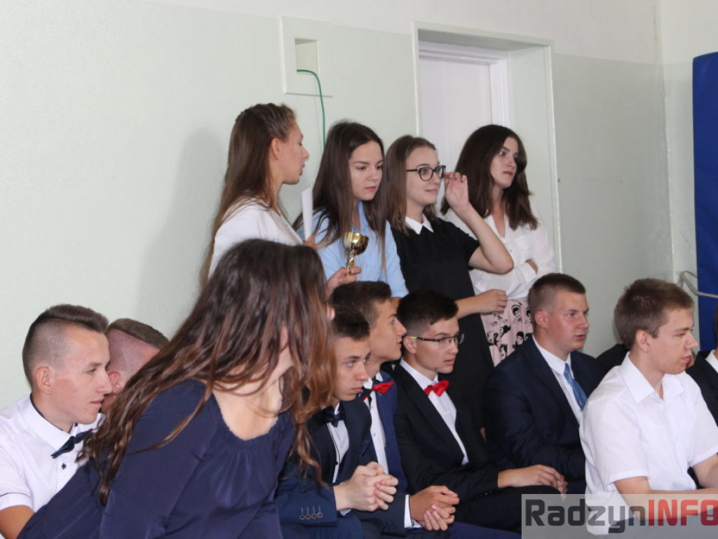 Odebrali świadectwa i rozpoczęli wakacje