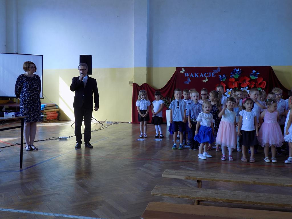 Przedszkolaki żegnają szkołę, witają wakacje!