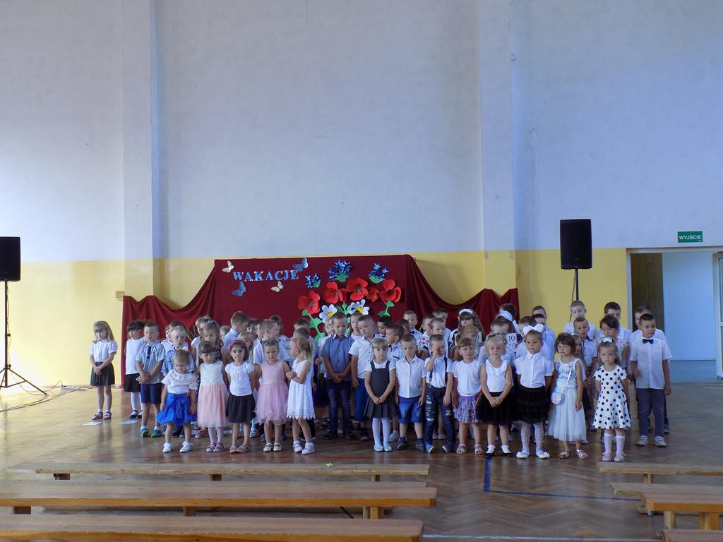 Przedszkolaki żegnają szkołę, witają wakacje!