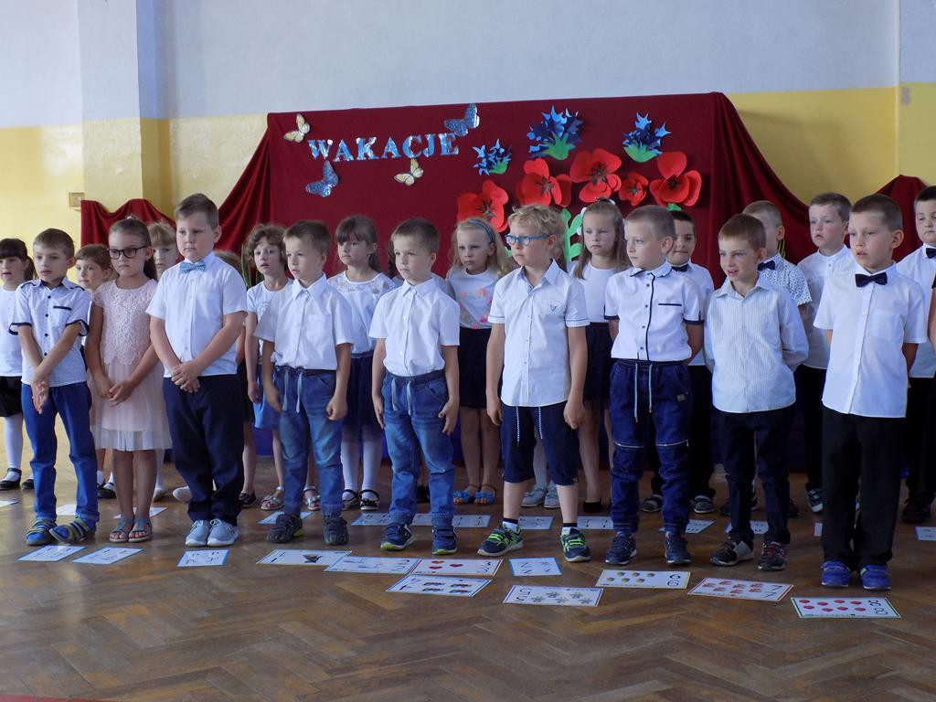 Przedszkolaki żegnają szkołę, witają wakacje!
