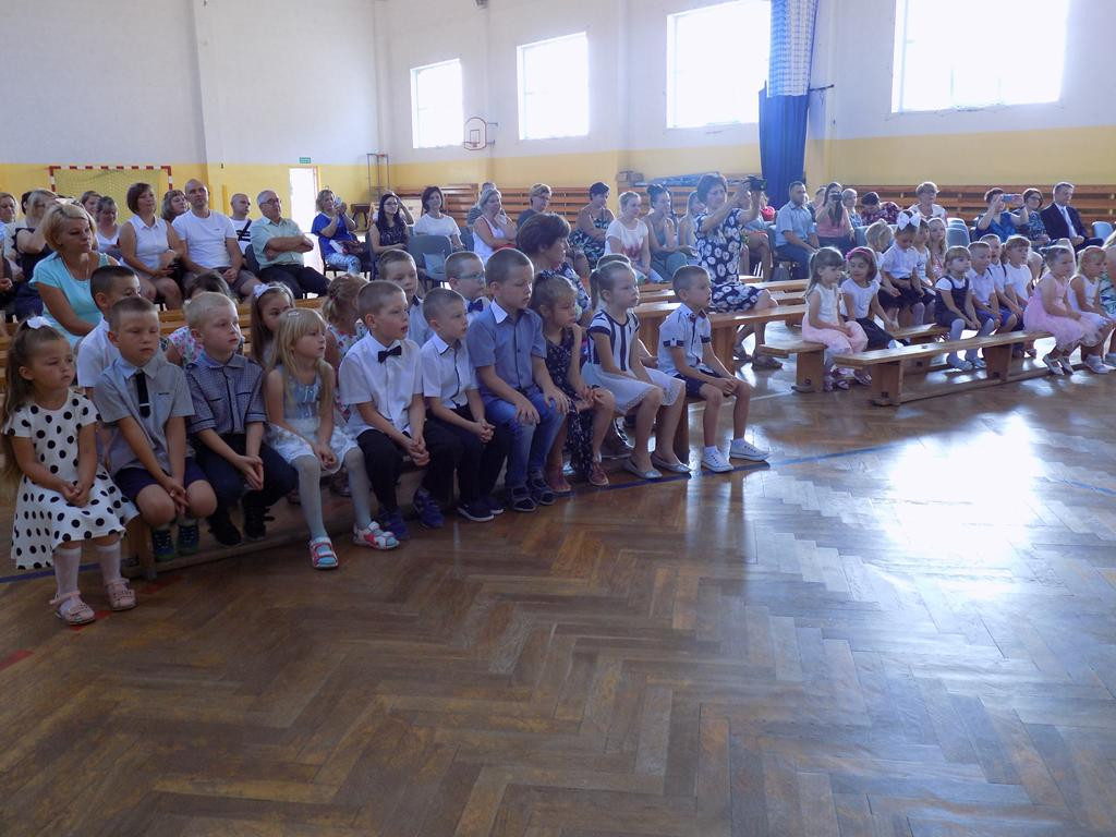 Przedszkolaki żegnają szkołę, witają wakacje!