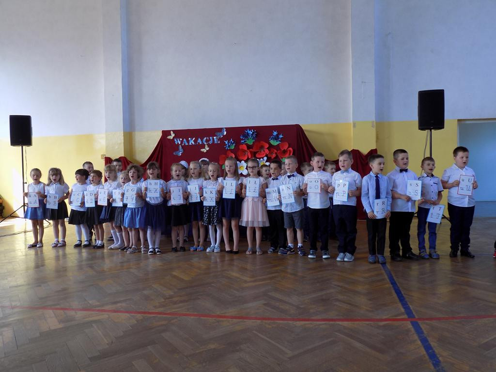 Przedszkolaki żegnają szkołę, witają wakacje!