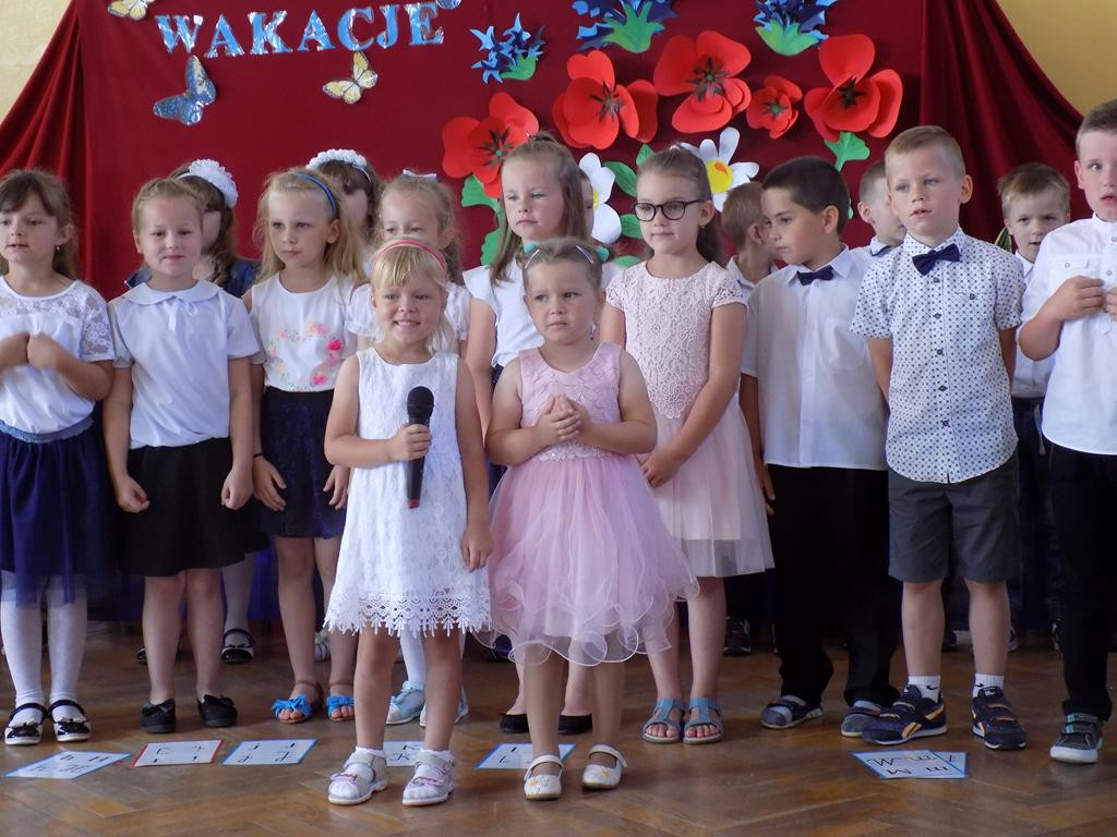 Przedszkolaki żegnają szkołę, witają wakacje!