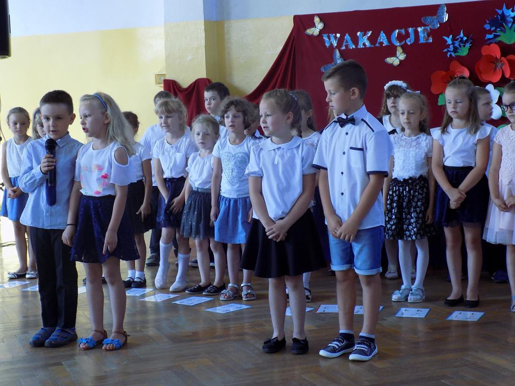 Przedszkolaki żegnają szkołę, witają wakacje!
