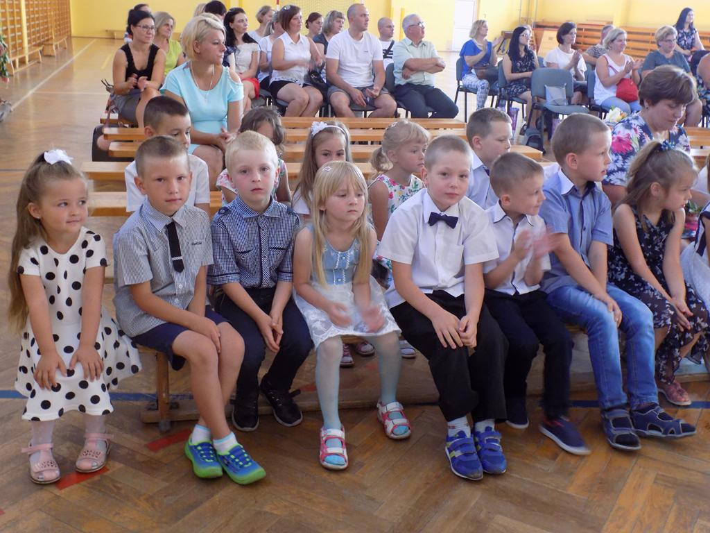 Przedszkolaki żegnają szkołę, witają wakacje!