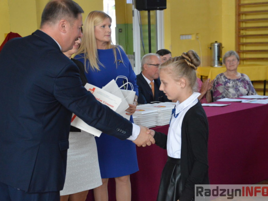 Najlepsi uczniowie z Gminy Radzyń nagrodzeni