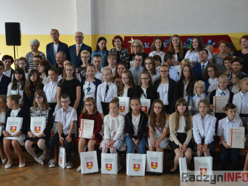 Najlepsi uczniowie z Gminy Radzyń nagrodzeni