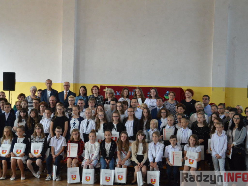 Najlepsi uczniowie z Gminy Radzyń nagrodzeni
