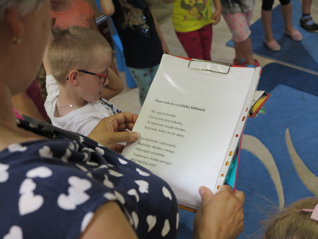 Nowi czytelnicy w Miejskiej Bibliotece Publicznej im. Zenona Przesmyckiego