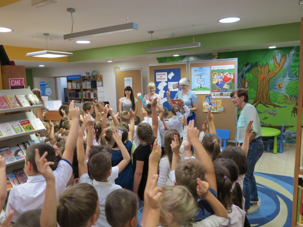 Nowi czytelnicy w Miejskiej Bibliotece Publicznej im. Zenona Przesmyckiego