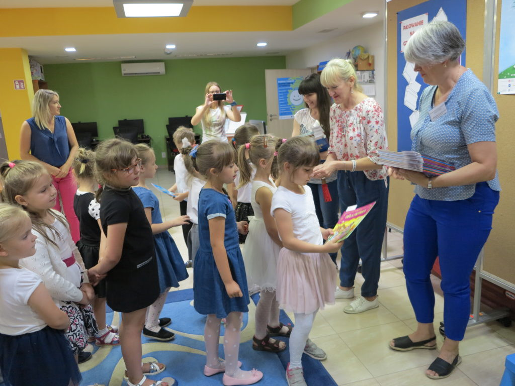 Nowi czytelnicy w Miejskiej Bibliotece Publicznej im. Zenona Przesmyckiego