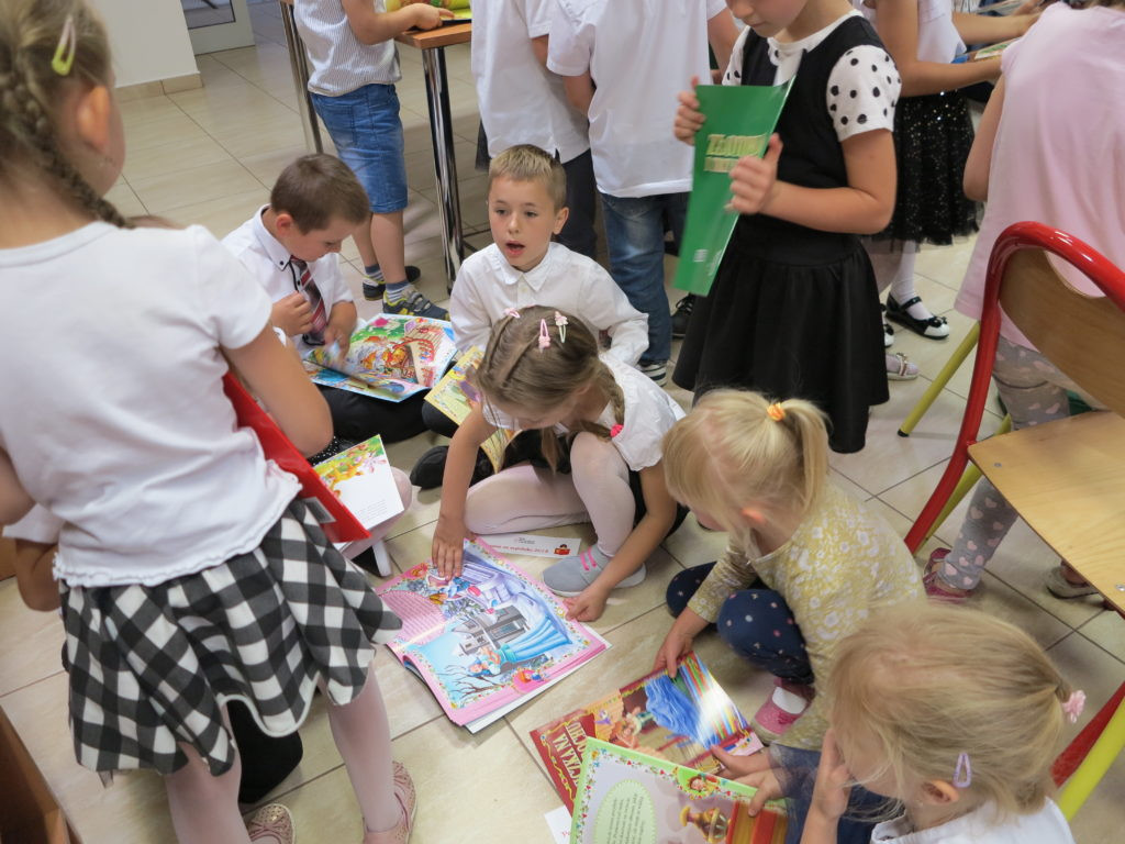 Nowi czytelnicy w Miejskiej Bibliotece Publicznej im. Zenona Przesmyckiego