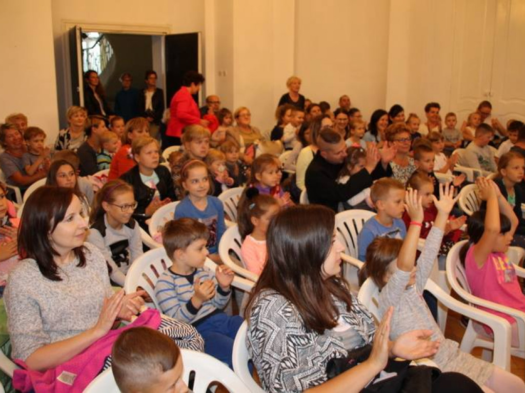 Teatrzyk dla dzieci oraz koncerty dla seniorów i młodzieży