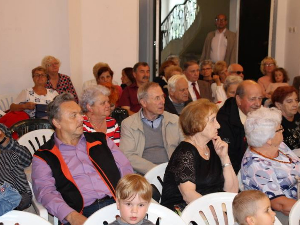 Teatrzyk dla dzieci oraz koncerty dla seniorów i młodzieży
