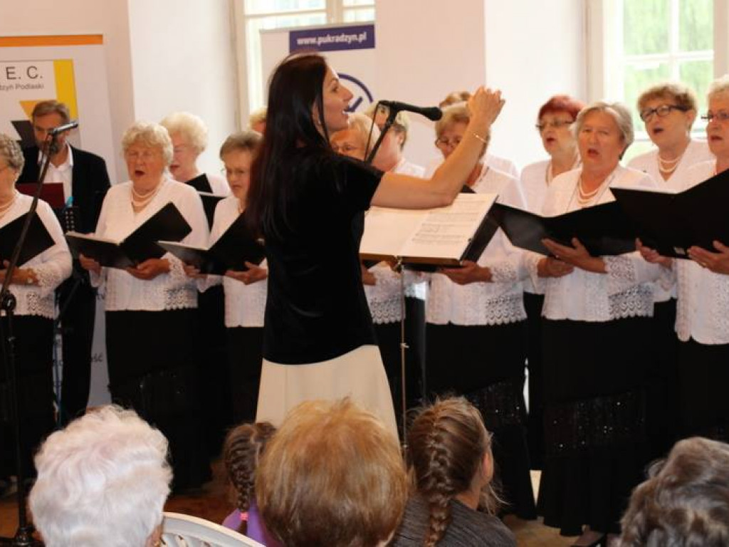Teatrzyk dla dzieci oraz koncerty dla seniorów i młodzieży