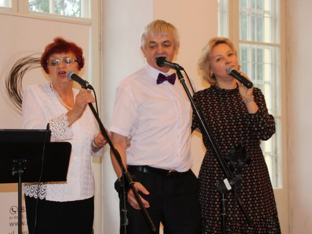 Teatrzyk dla dzieci oraz koncerty dla seniorów i młodzieży