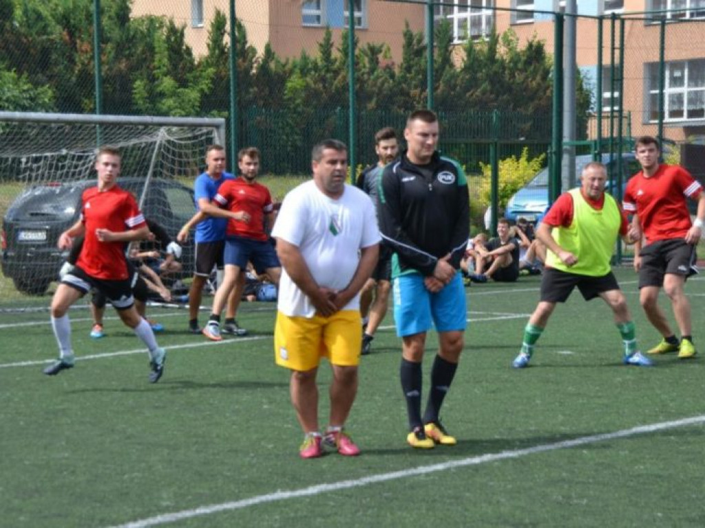 Z nieba lał się deszcz, na boisku -  grad bramek