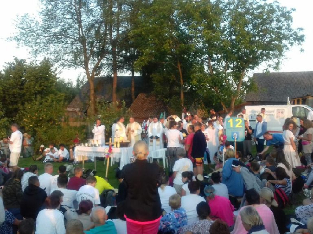 Z modlitwą i śpiewem na ustach, dzień VIII