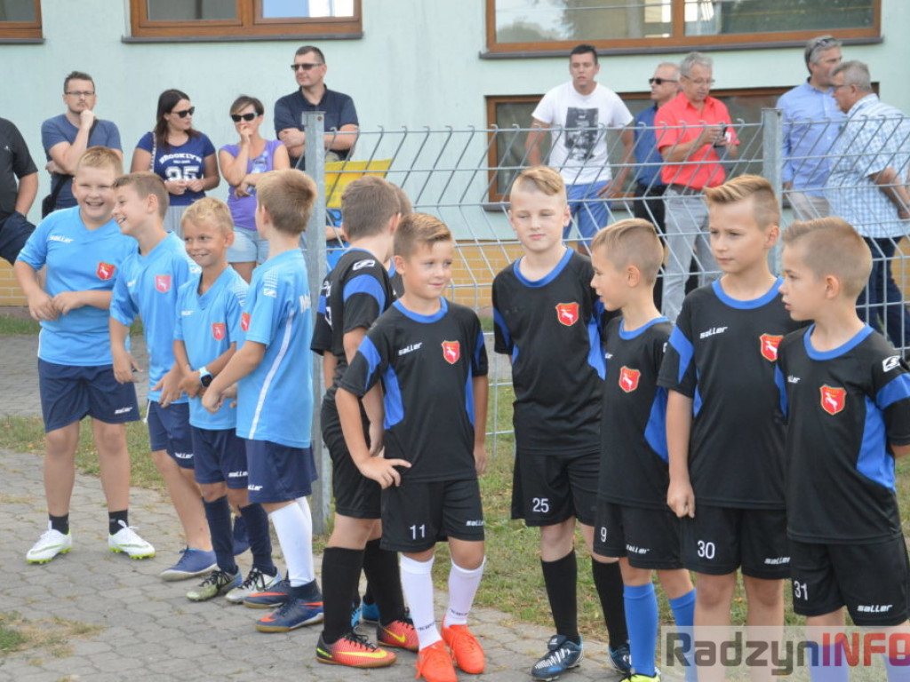 Bez hymnu, bez bramek