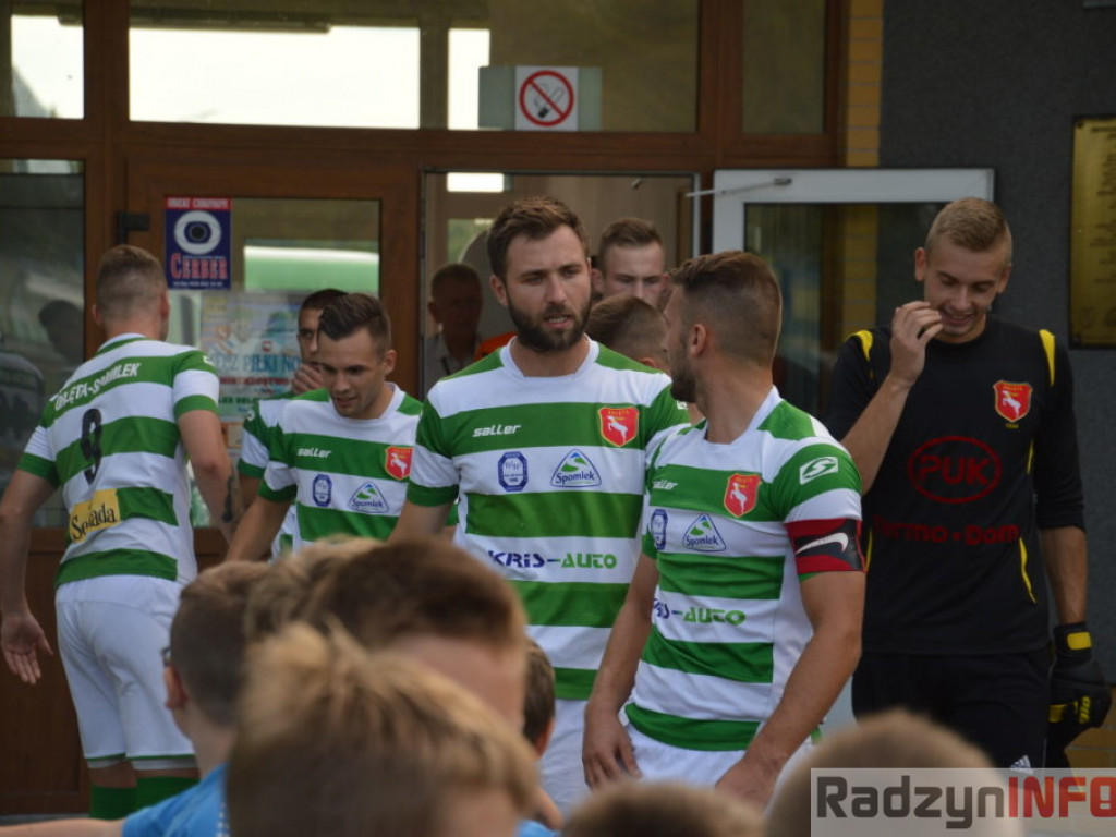 Bez hymnu, bez bramek